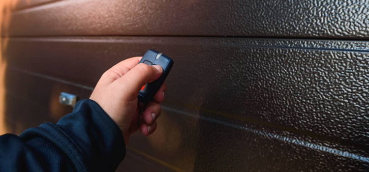 automatic door opener with remote control in Alpine